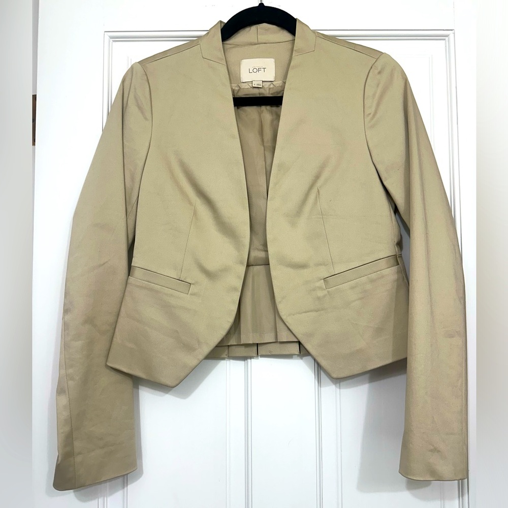 Ann Taylor LOFT women’s khaki/beige suit jacket/blazer